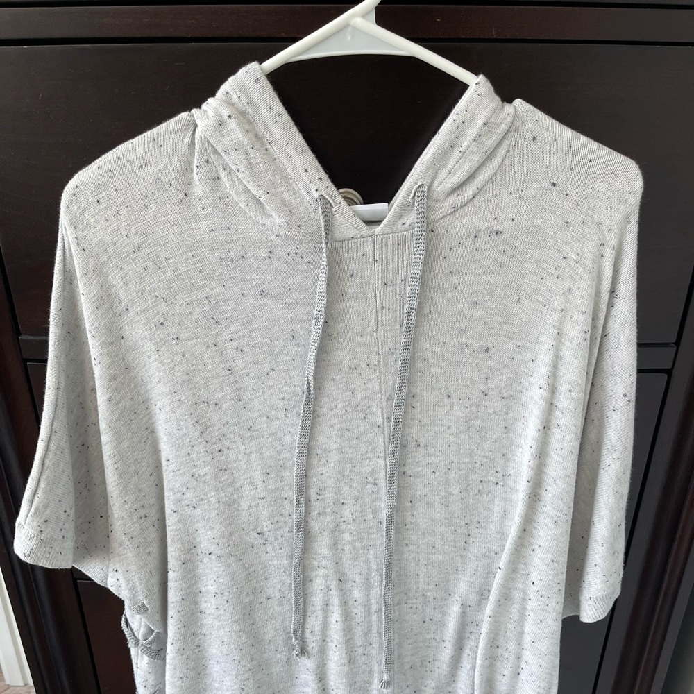 Cabi gray sweater top short sleeve